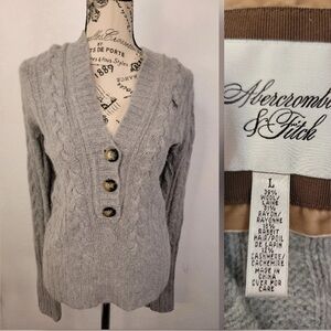 Abercrombie & Fitch Light Gray V-Neck Sweater